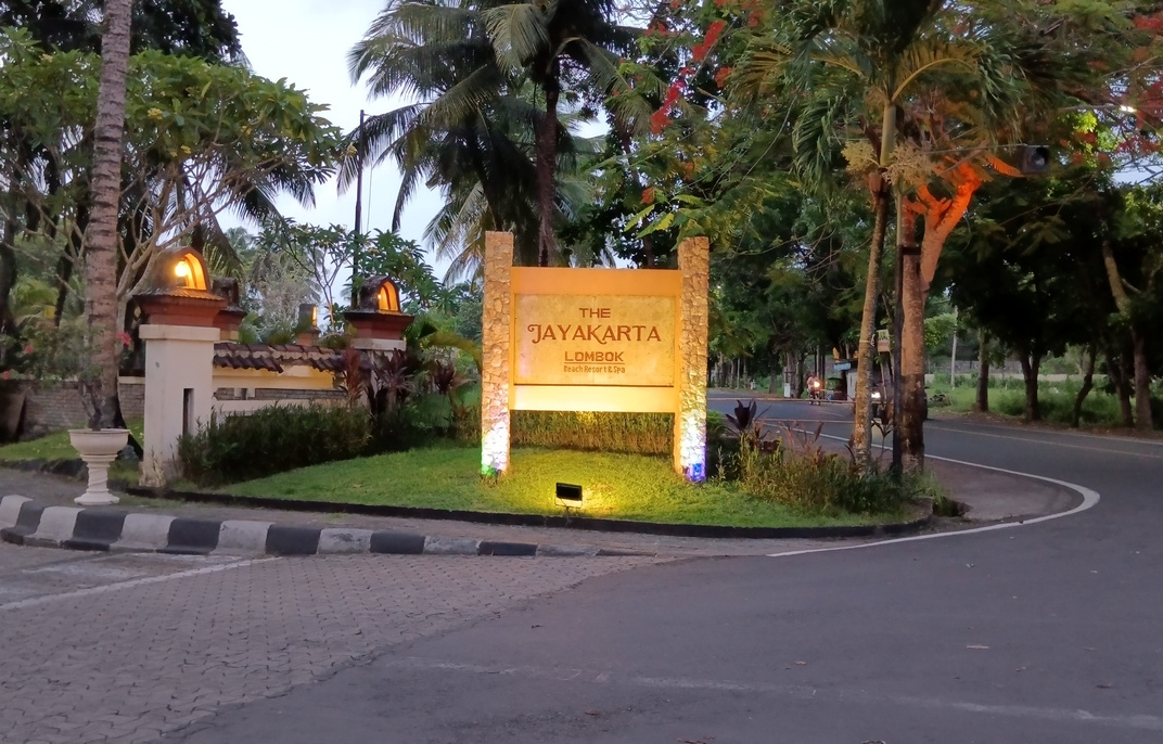 gerbang hotel jayakarta lombok