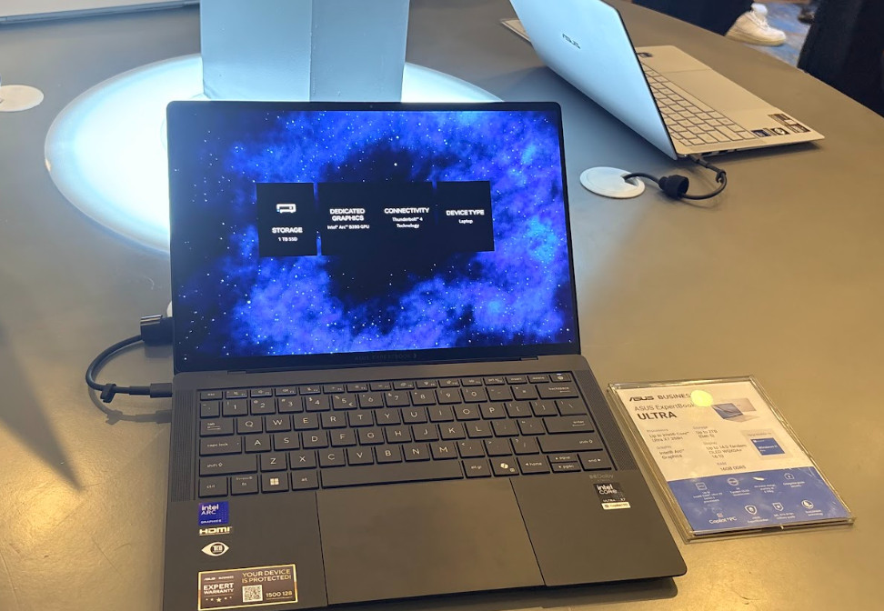 ASUS expertbook ultra